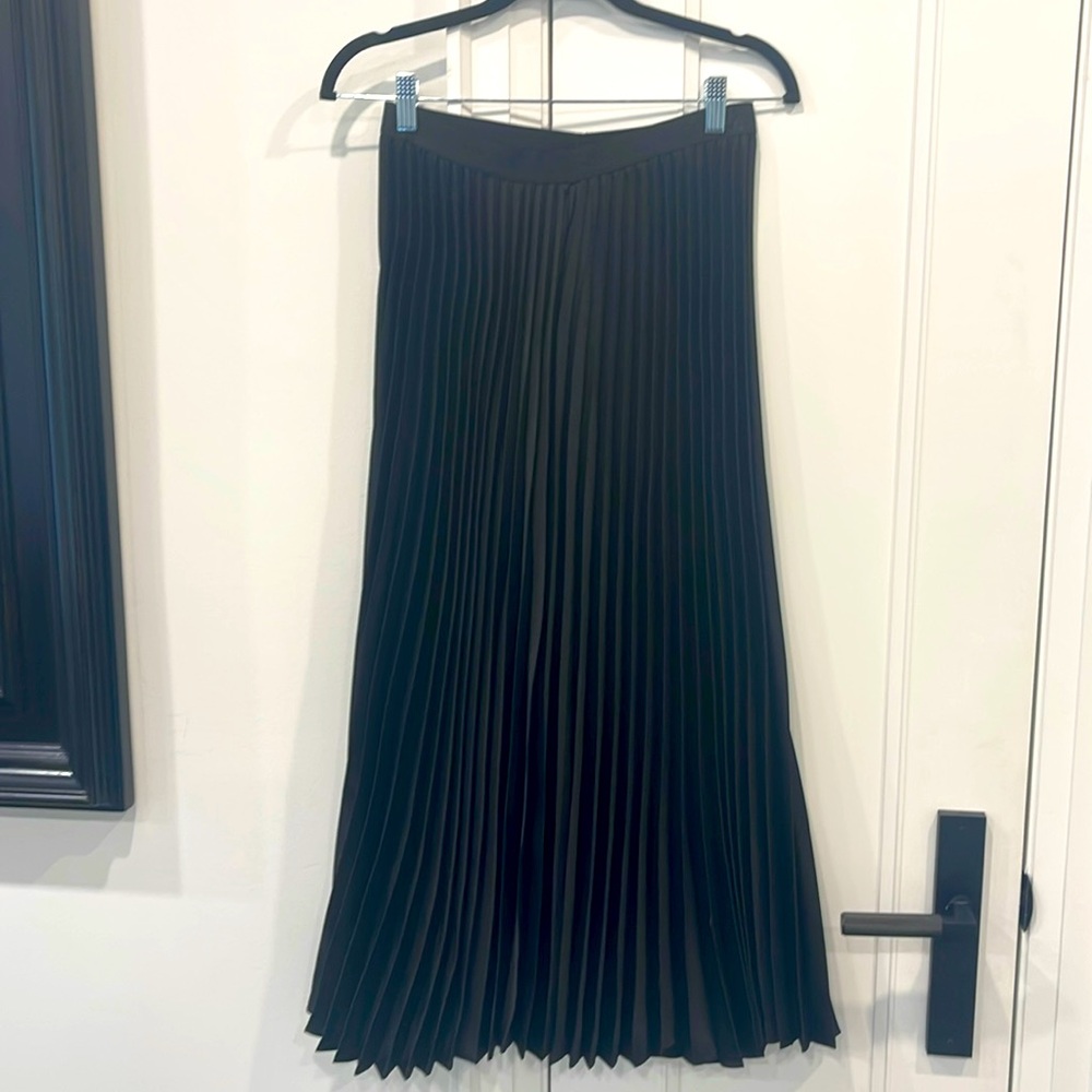 Black pleated skirt -34” long